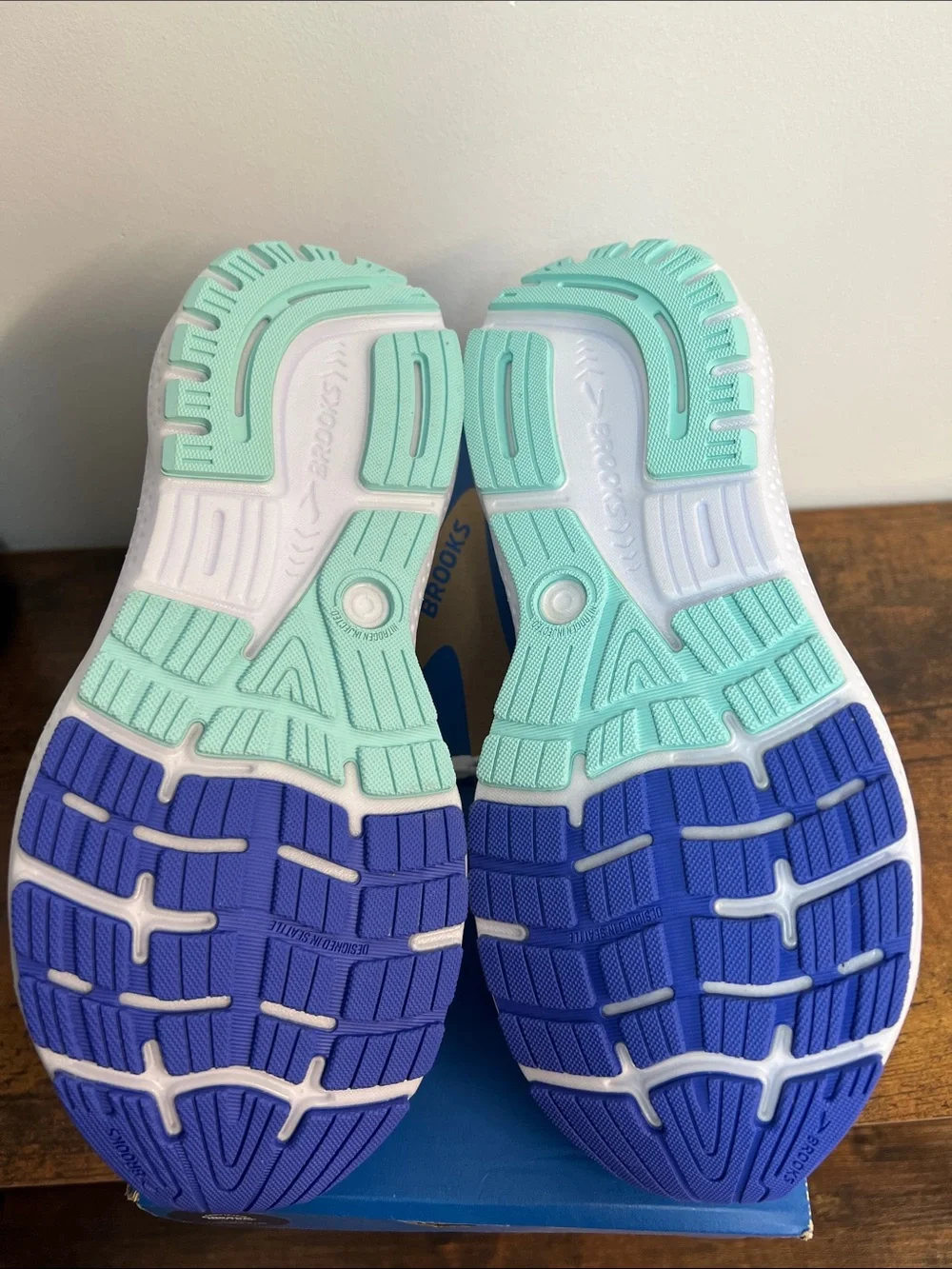 Brooks like new